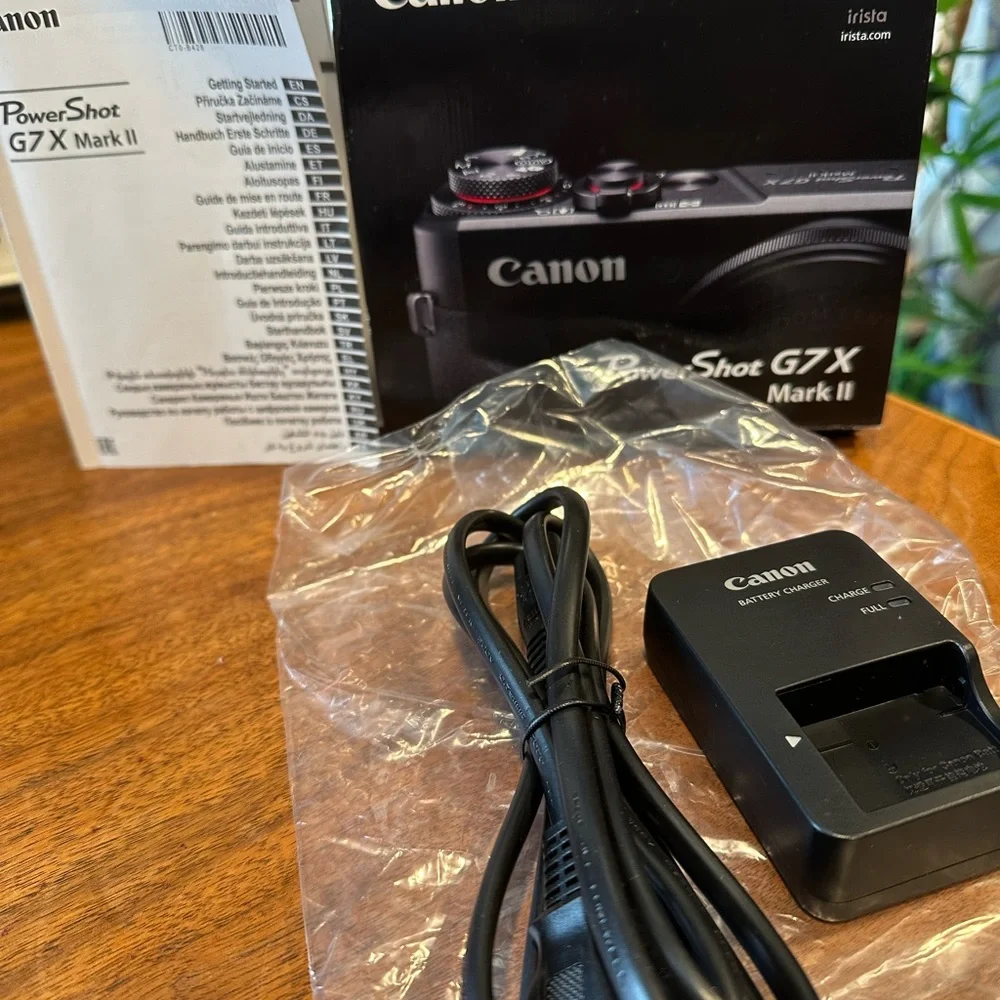 Canon PowerShot G7 X Mark II - Black- all accessories included